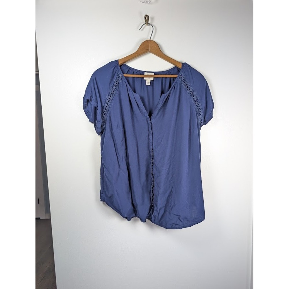 St Johns Bay Top Women's Size 1X Pullover Button Crochet Lace Minimalist Boho